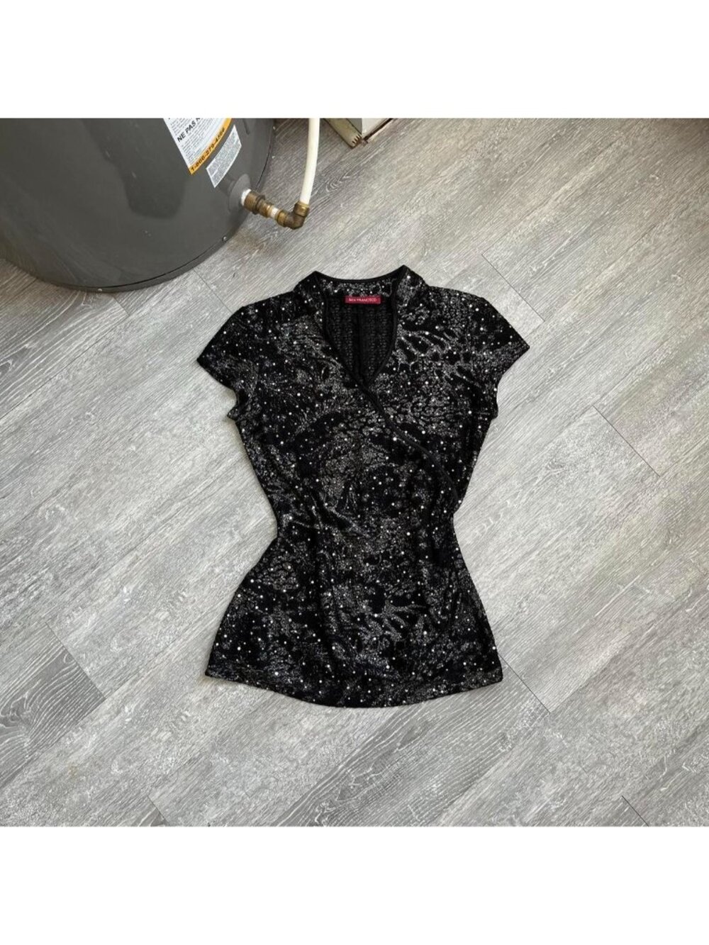 Black / White / Silver Toned Vintage Y2K San Francisco Sequin Style Top / Shirt